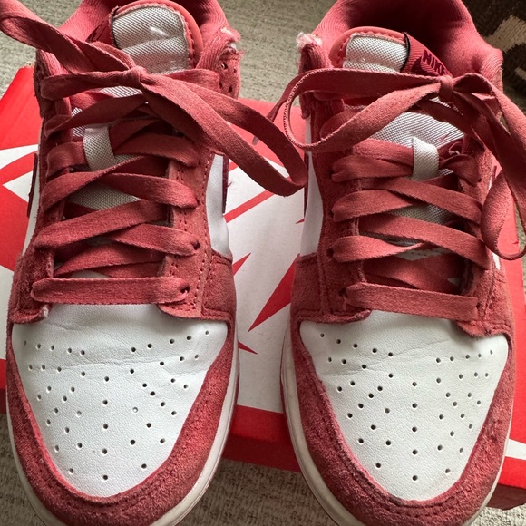 Nike Women’s Dunk VDAY Edition Size : 6 - Picture 9 of 9